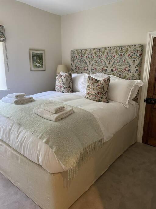 Holly Cottage, 2, Northbrook Park, Farnham-Up To 6 Adults Exterior foto